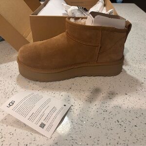 NIB chestnut kids classic ultra mini platform uggs (equivalent to adult 7.5-8)